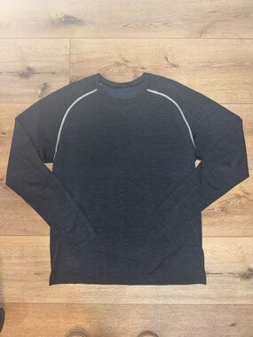 lululemon athletica Men's Long-Sleeve Crew - Black with Gray Piping